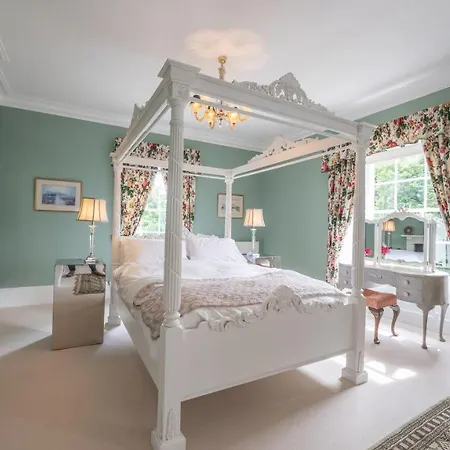 Pantybeiliau House Bed & Breakfast-3